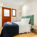 Cosy Flat Eiffel Tower